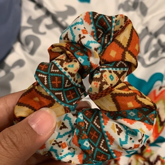4 pack pattern unused scrunchies ! - Picture 3 of 5